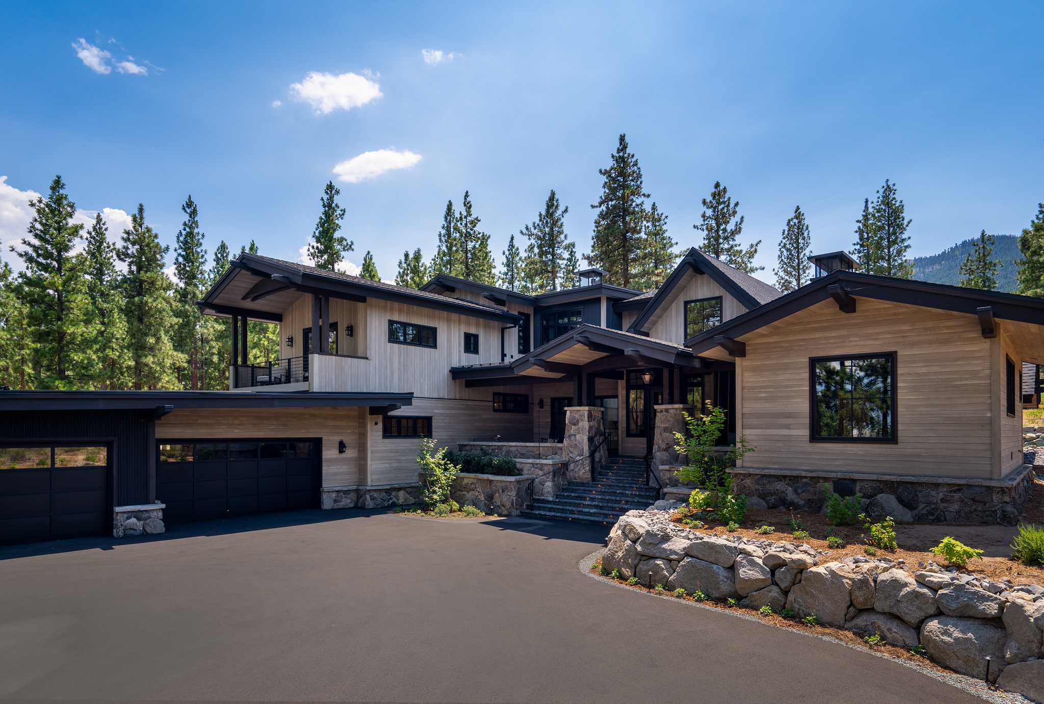 Clear Creek mountain modern home by Greenwood Homes Tahoe/Truckee