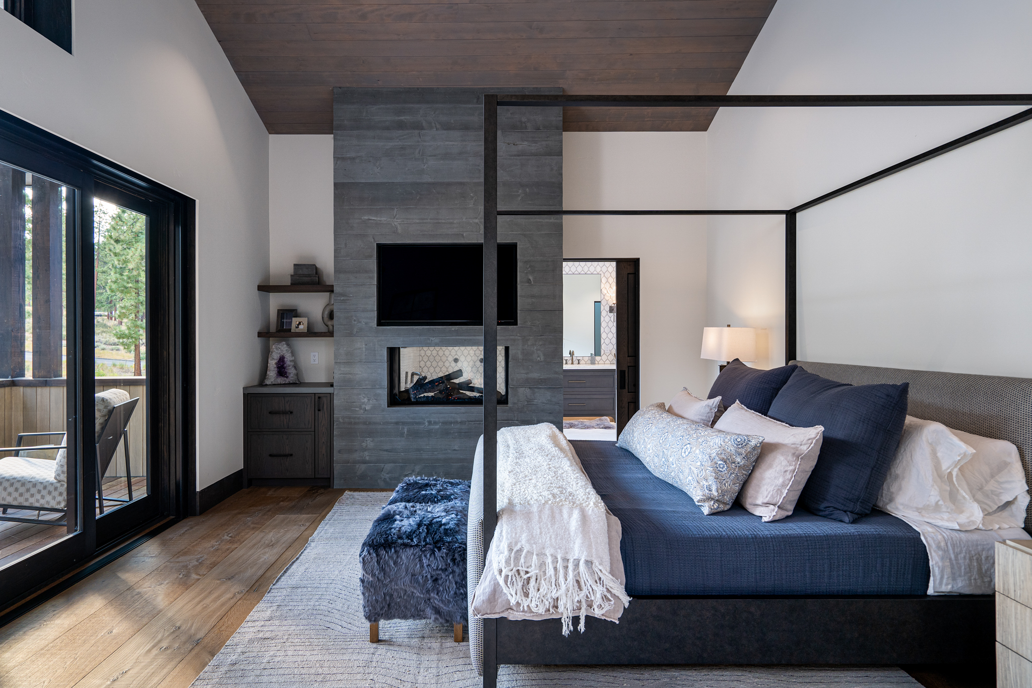 Clear Creek mountain modern home by Greenwood Homes Tahoe/Truckee
