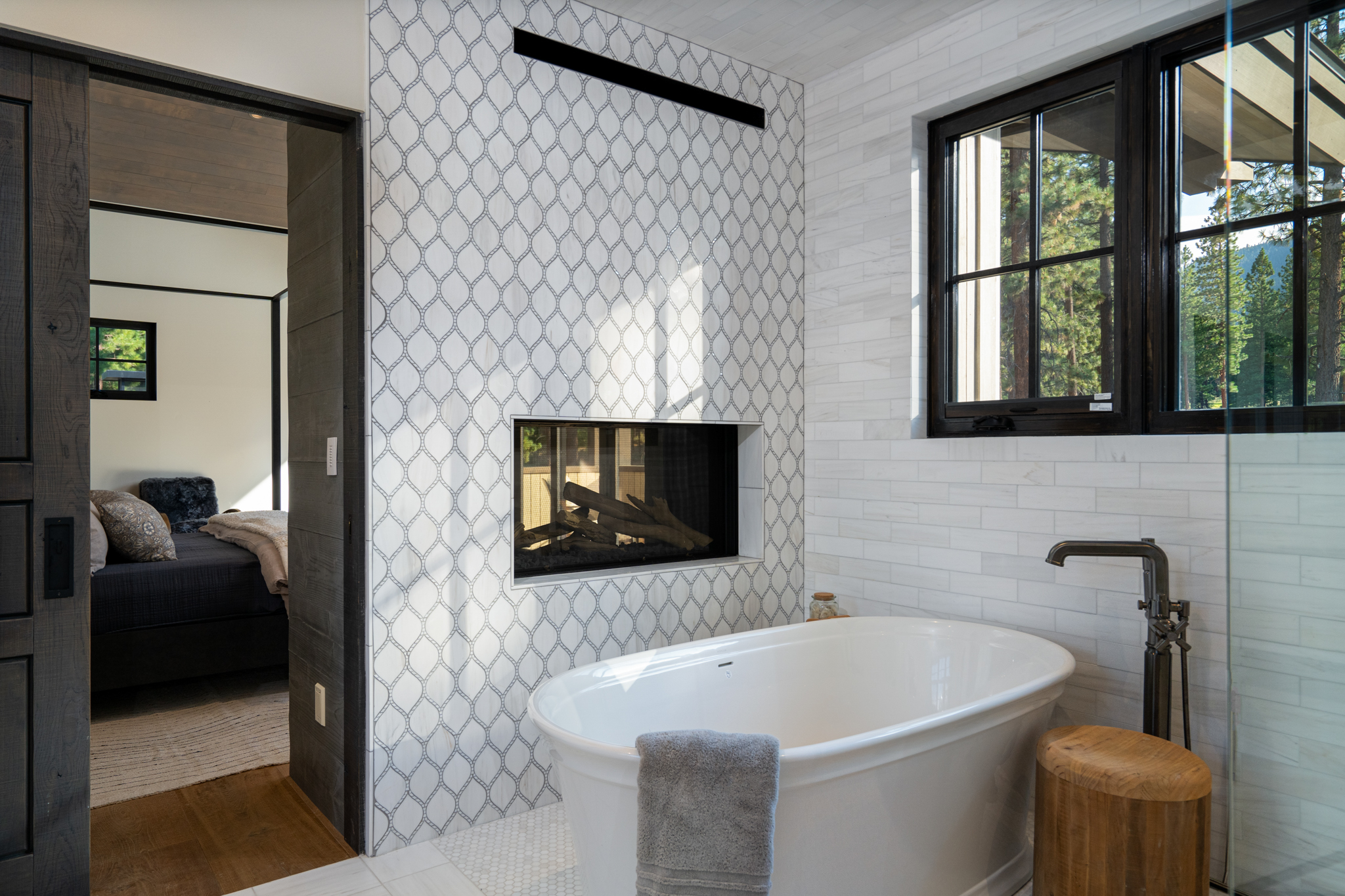 Clear Creek mountain modern home by Greenwood Homes Tahoe/Truckee