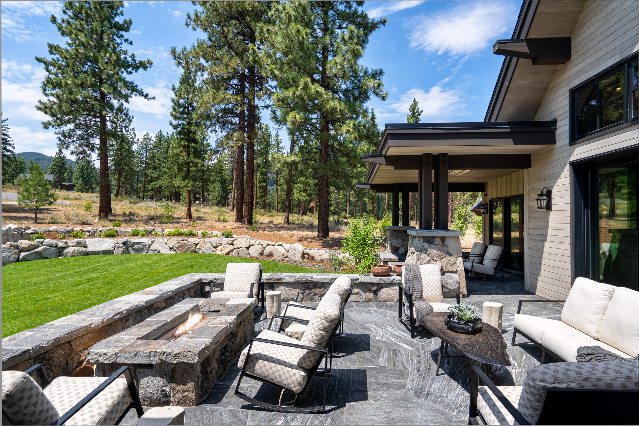 Clear Creek mountain modern home by Greenwood Homes Tahoe/Truckee