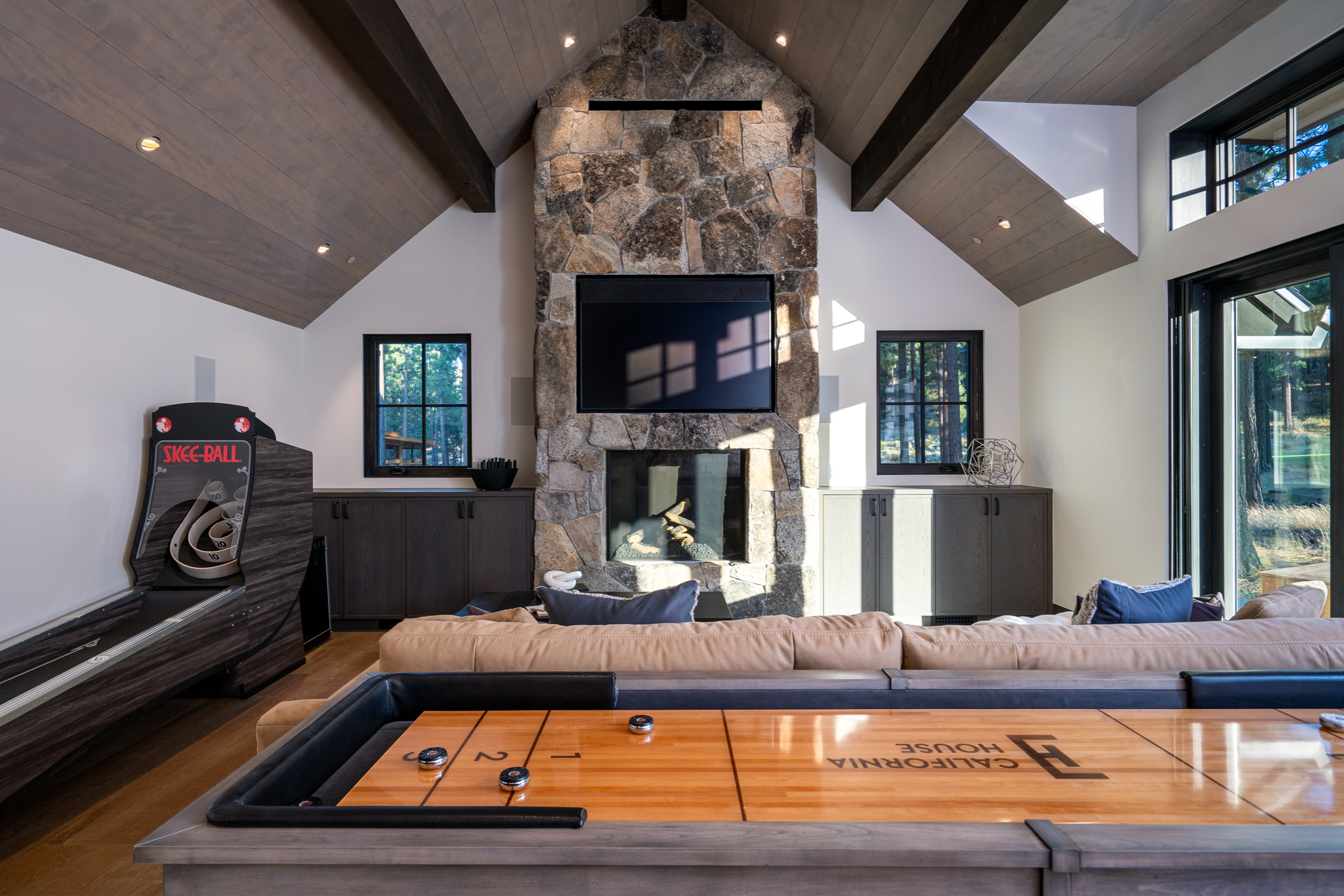 Clear Creek mountain modern home by Greenwood Homes Tahoe/Truckee